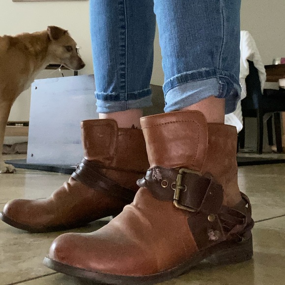 Distressed ankle boots - Picture 6 of 6